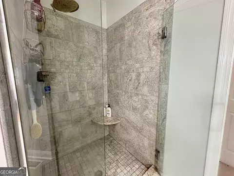 Bath - 305 Canterbury Dr, Lagrange, GA 30241 photo 4 of 7