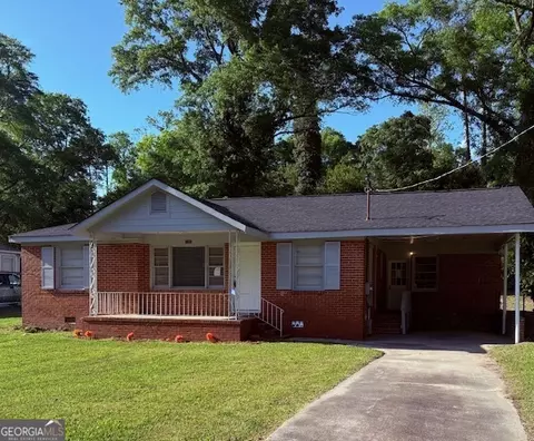 2832 Horseshoe Dr, Macon, GA 31211