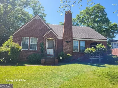 1419 Roper Ave, West Point, GA 31833