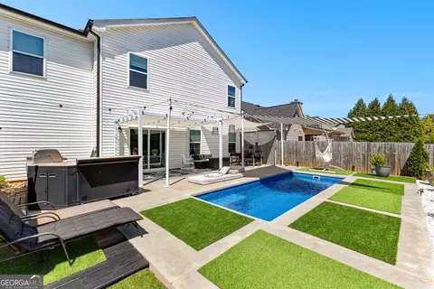 65 Hill Top Cir, Grantville, GA 30220