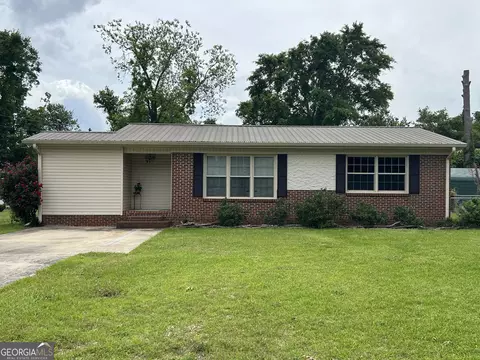 1704 Woodrow Ave, Dublin, GA 31021