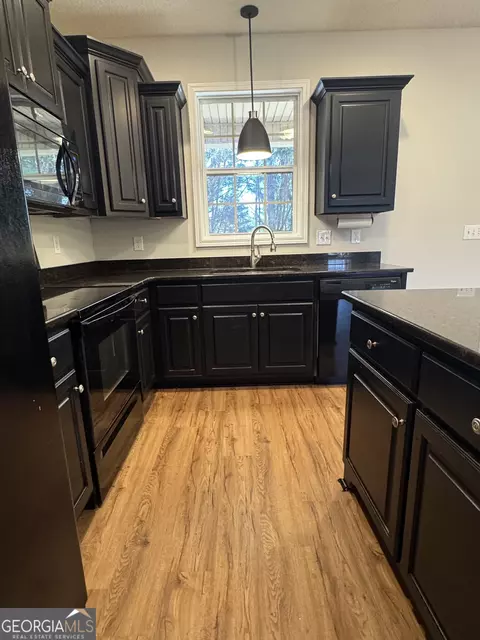 Kitchen - 101 Amy Ave, Lagrange, GA 30241 photo 4 of 5
