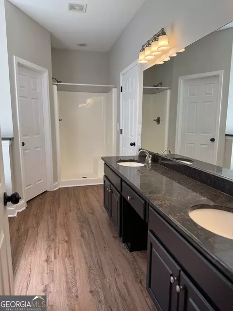Bath - 101 Amy Ave, Lagrange, GA 30241 photo 4 of 6