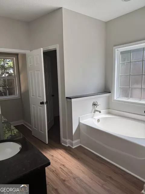 Bath - 101 Amy Ave, Lagrange, GA 30241 photo 2 of 6