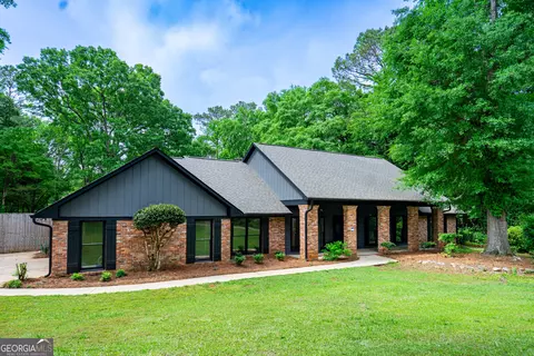 Exterior - 106 Powers Ct, Lagrange, GA 30240 photo 4 of 11