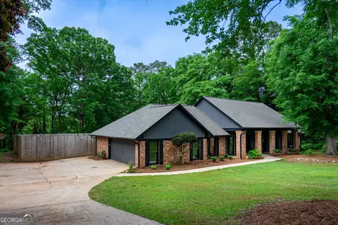 Exterior - 106 Powers Ct, Lagrange, GA 30240 photo 2 of 11