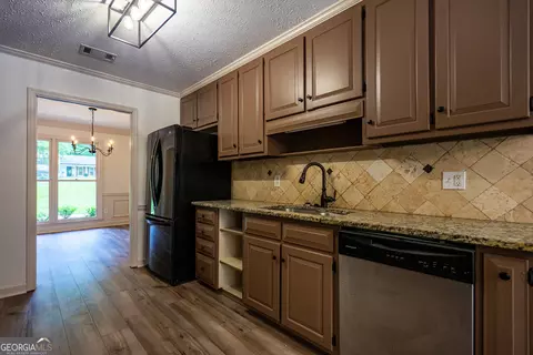 Kitchen - 106 Powers Ct, Lagrange, GA 30240 photo 2 of 2