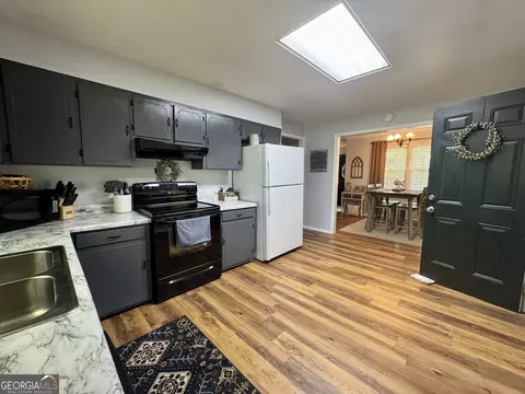 Kitchen - 208 Park Hill Dr, Lagrange, GA 30241 photo 4 of 4