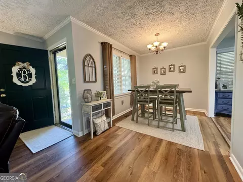Entry Way - 208 Park Hill Dr, Lagrange, GA 30241 photo 2 of 3