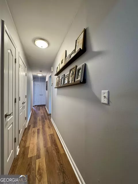 Entry Way - 208 Park Hill Dr, Lagrange, GA 30241 photo 3 of 3