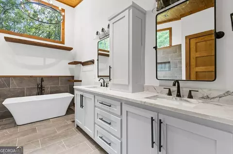 Bath - 394 Mountain Trce, Cherry Log, GA 30522 photo 7 of 13