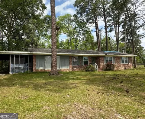 410 Lakewood Dr, Swainsboro, GA 30401