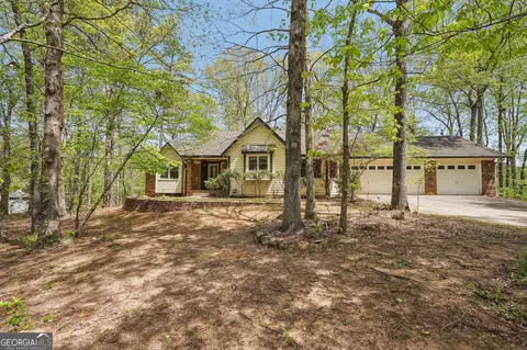 33 Fawn Lake Trl, White, GA 30184