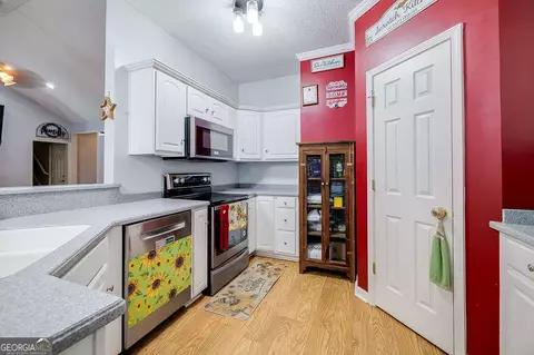 Kitchen - 106 Cedar Dr, Springfield, GA 31329 photo 2 of 4