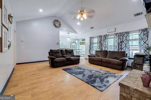 Living - 106 Cedar Dr, Springfield, GA 31329 photo 1 of 3