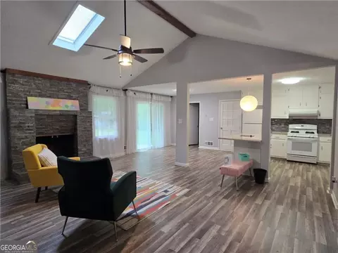 Living - 2799 Mockingbird Cir, Duluth, GA 30096 photo 3 of 3