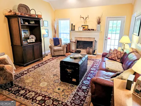 Living - 911 Pointer Rd, Statesboro, GA 30461 photo 3 of 3