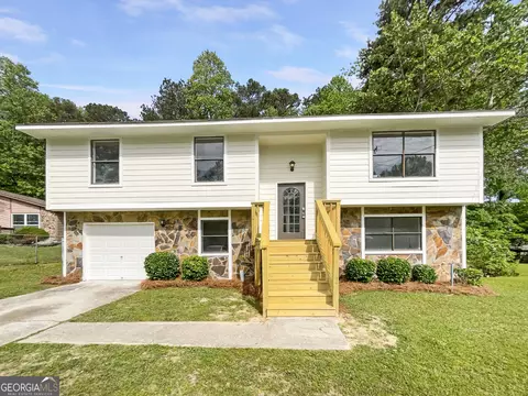 6735 Smoke Ridge Dr, College Park, GA 30349