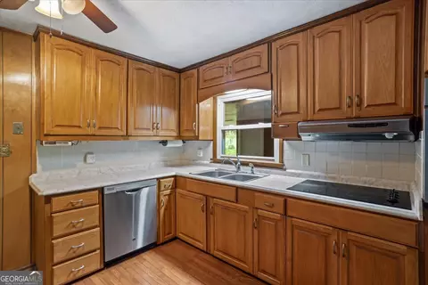 Kitchen - 725 761 School Rd, Hampton, GA 30228 photo 2 of 3
