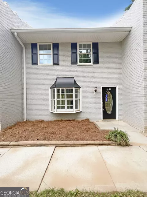 1098 Eastview Cir NE, Conyers, GA 30012