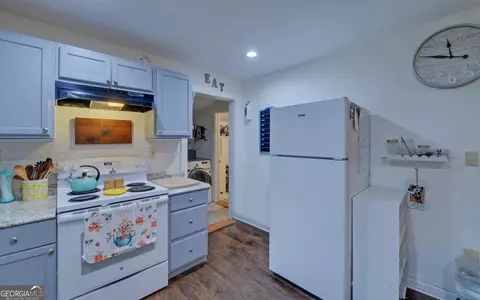 Kitchen - 398 Grove St, Toccoa, GA 30577 photo 2 of 3