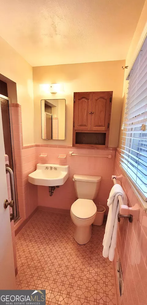 Bath - 125 Hickory Ln, Cornelia, GA 30531 photo 2 of 2
