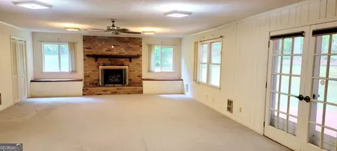 Living - 125 Hickory Ln, Cornelia, GA 30531 photo 3 of 4