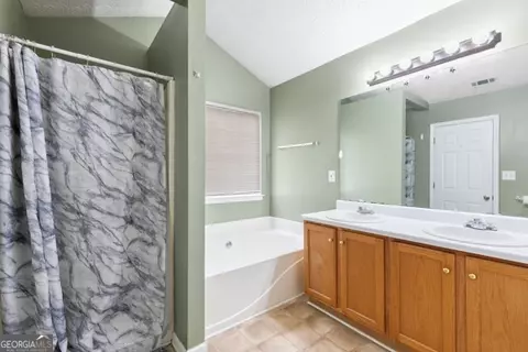 Bath - 470 Old Griffin Rd, Hampton, GA 30228 photo 1 of 2