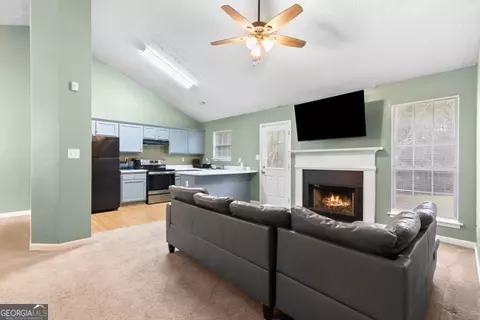 Living - 470 Old Griffin Rd, Hampton, GA 30228 photo 1 of 1