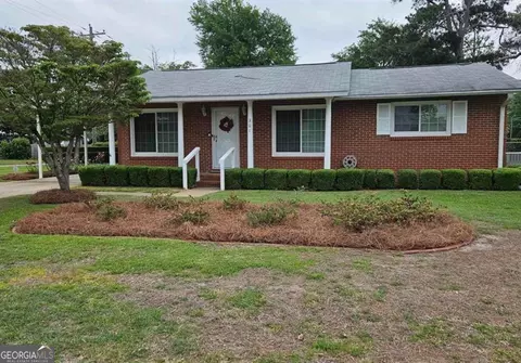 301 Greenwood Dr, Warner Robins, GA 31093