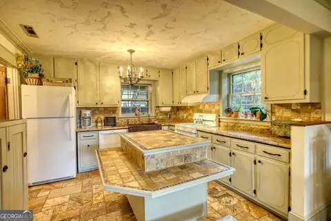 Kitchen - 249 Birch Ln, Toccoa, GA 30577 photo 2 of 3