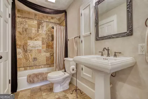 Bath - 249 Birch Ln, Toccoa, GA 30577 photo 1 of 2