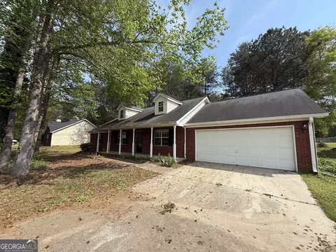 Exterior - 130 Elm St, Hampton, GA 30228 photo 2 of 7