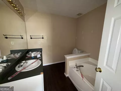 Bath - 130 Elm St, Hampton, GA 30228 photo 2 of 3