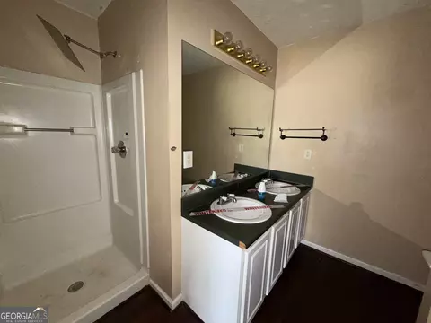 Bath - 130 Elm St, Hampton, GA 30228 photo 3 of 3