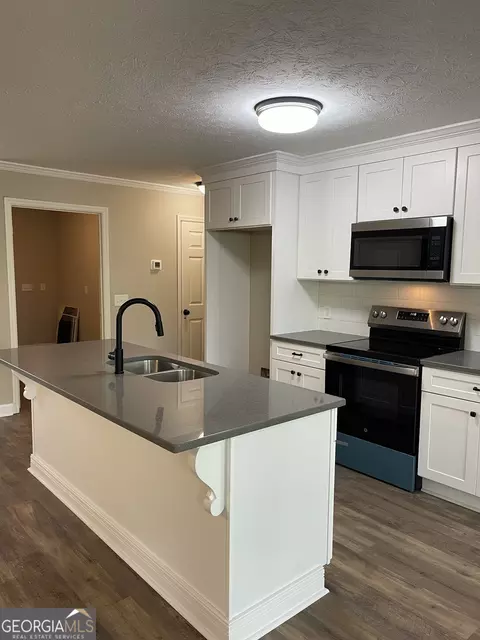 Kitchen - 40 Garrett Rd, Lagrange, GA 30240 photo 1 of 4