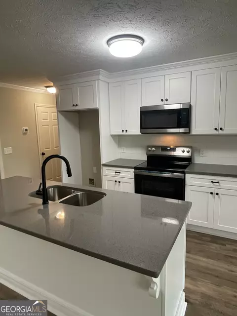 Kitchen - 40 Garrett Rd, Lagrange, GA 30240 photo 2 of 4