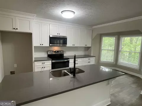 Kitchen - 40 Garrett Rd, Lagrange, GA 30240 photo 4 of 4