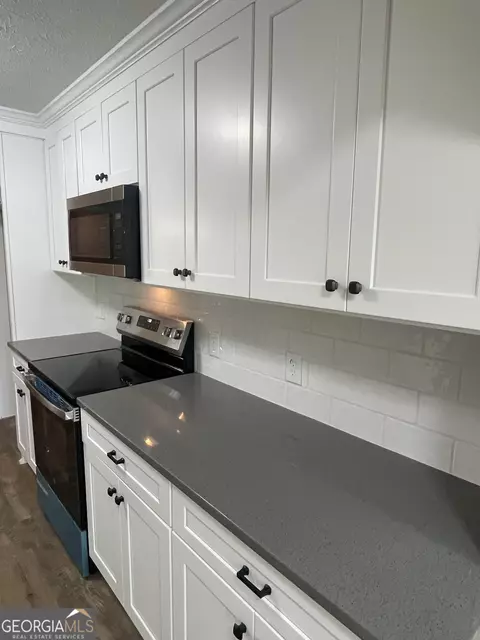 Kitchen - 40 Garrett Rd, Lagrange, GA 30240 photo 3 of 4