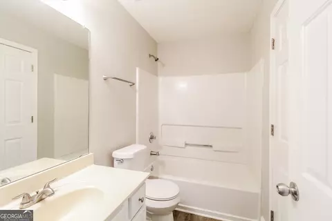 Bath - 121 Crestwood Ct, Hampton, GA 30228 photo 2 of 2