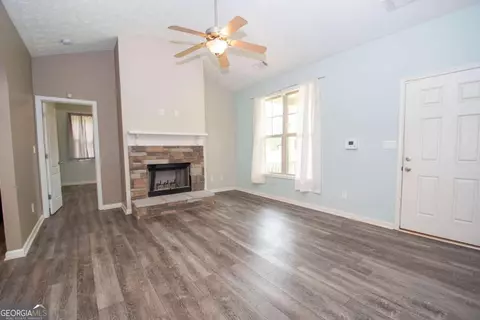 Living - 161 Edgemont Ct, Lagrange, GA 30240 photo 3 of 3