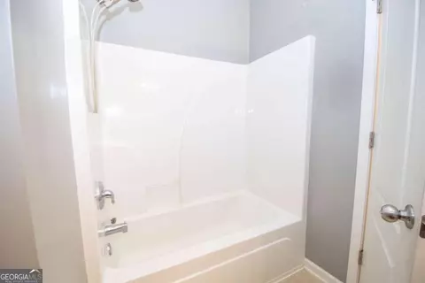 Bath - 161 Edgemont Ct, Lagrange, GA 30240 photo 2 of 3