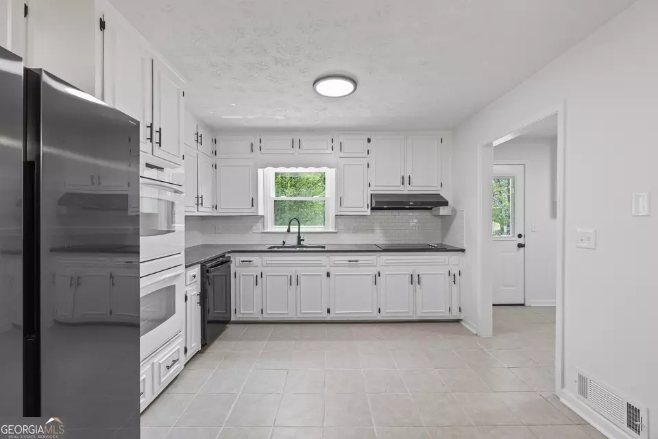 Kitchen - 3717 Birchbriar Ct, Decatur, GA 30034 photo 3 of 3