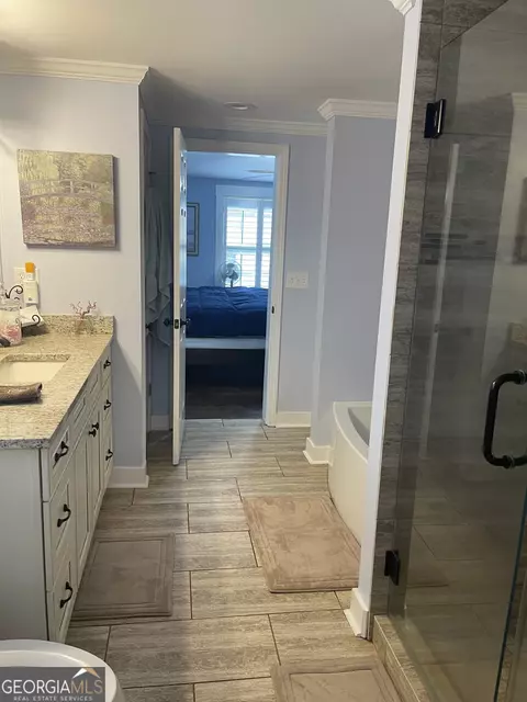 Bath - 190 Turkey Point Dr, Lagrange, GA 30240 photo 1 of 2