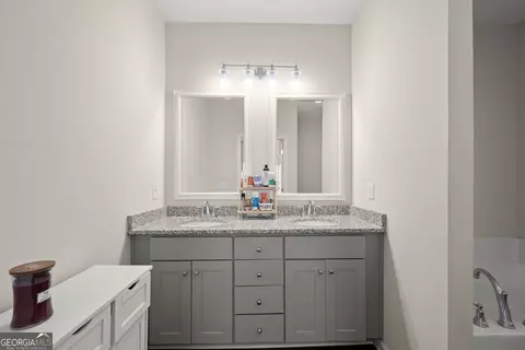 Bath - 149 White Oak Trl, Commerce, GA 30529 photo 1 of 1