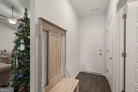 Entry Way - 149 White Oak Trl, Commerce, GA 30529 photo 2 of 2