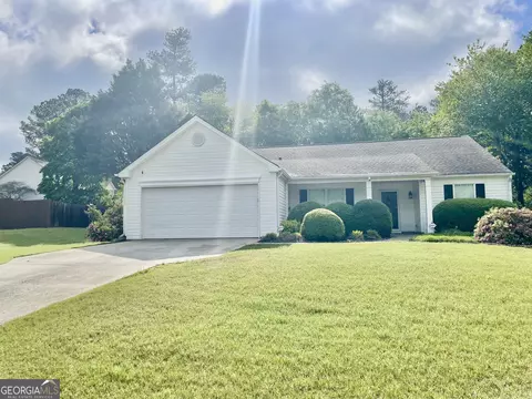 431 Crested View Dr, Loganville, GA 30052