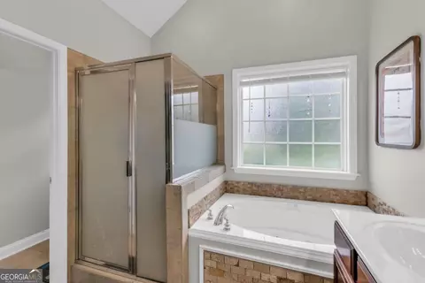 Bath - 236 Five Oaks Dr, Clarkesville, GA 30523 photo 1 of 4