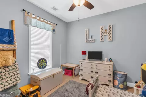 Bedroom - 236 Five Oaks Dr, Clarkesville, GA 30523 photo 6 of 8
