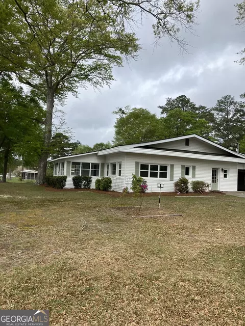 854 Clearwater Rd, Sharpsburg, GA 30277